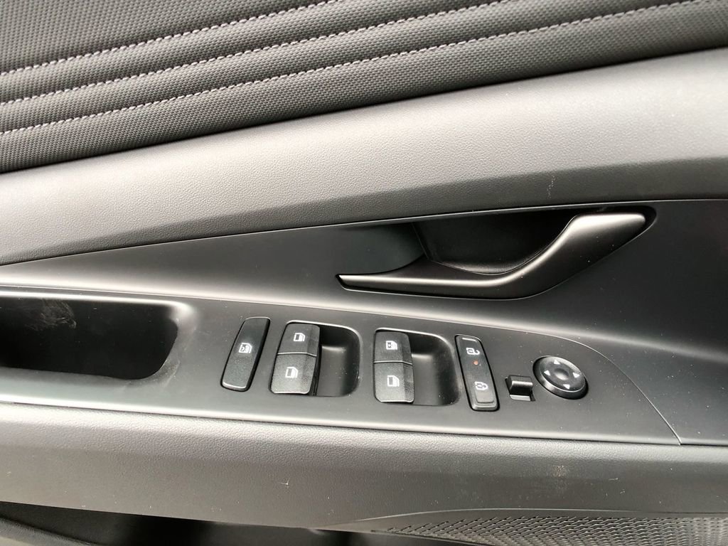 New 2025 Hyundai Elantra SEL image 15