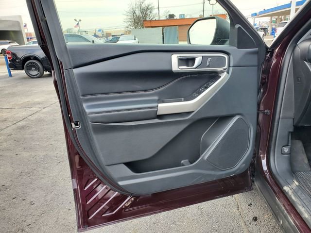 Used 2022 Ford Explorer XLT w/ Equipment Group 202A image 9