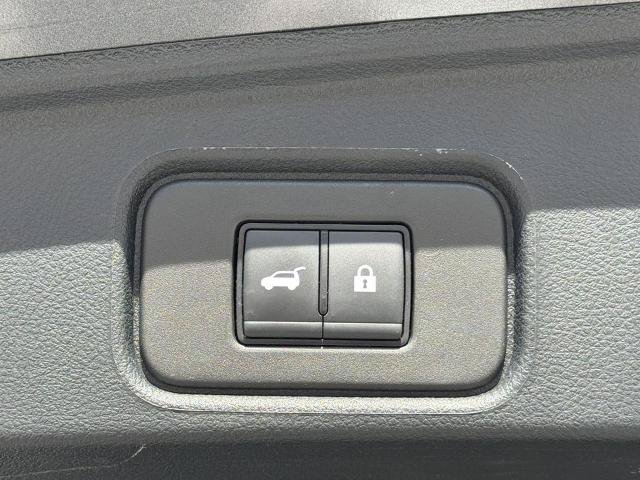 Certified 2025 Nissan Pathfinder SV FWD image 26