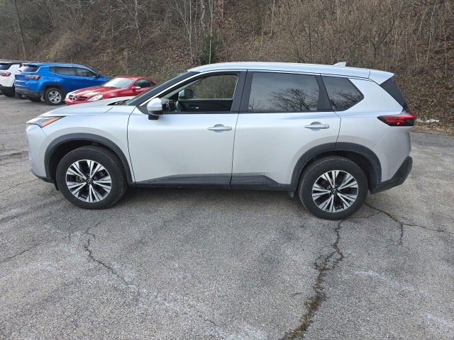 Used 2023 Nissan Rogue SV image 2