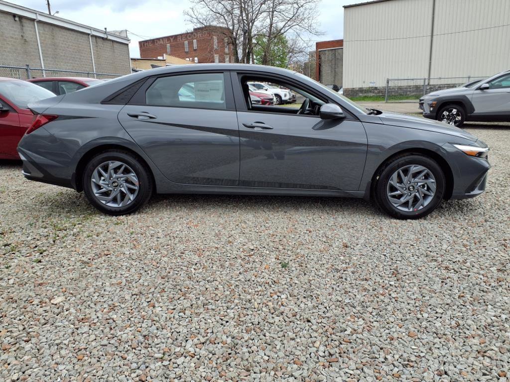 New 2025 Hyundai Elantra Blue image 3