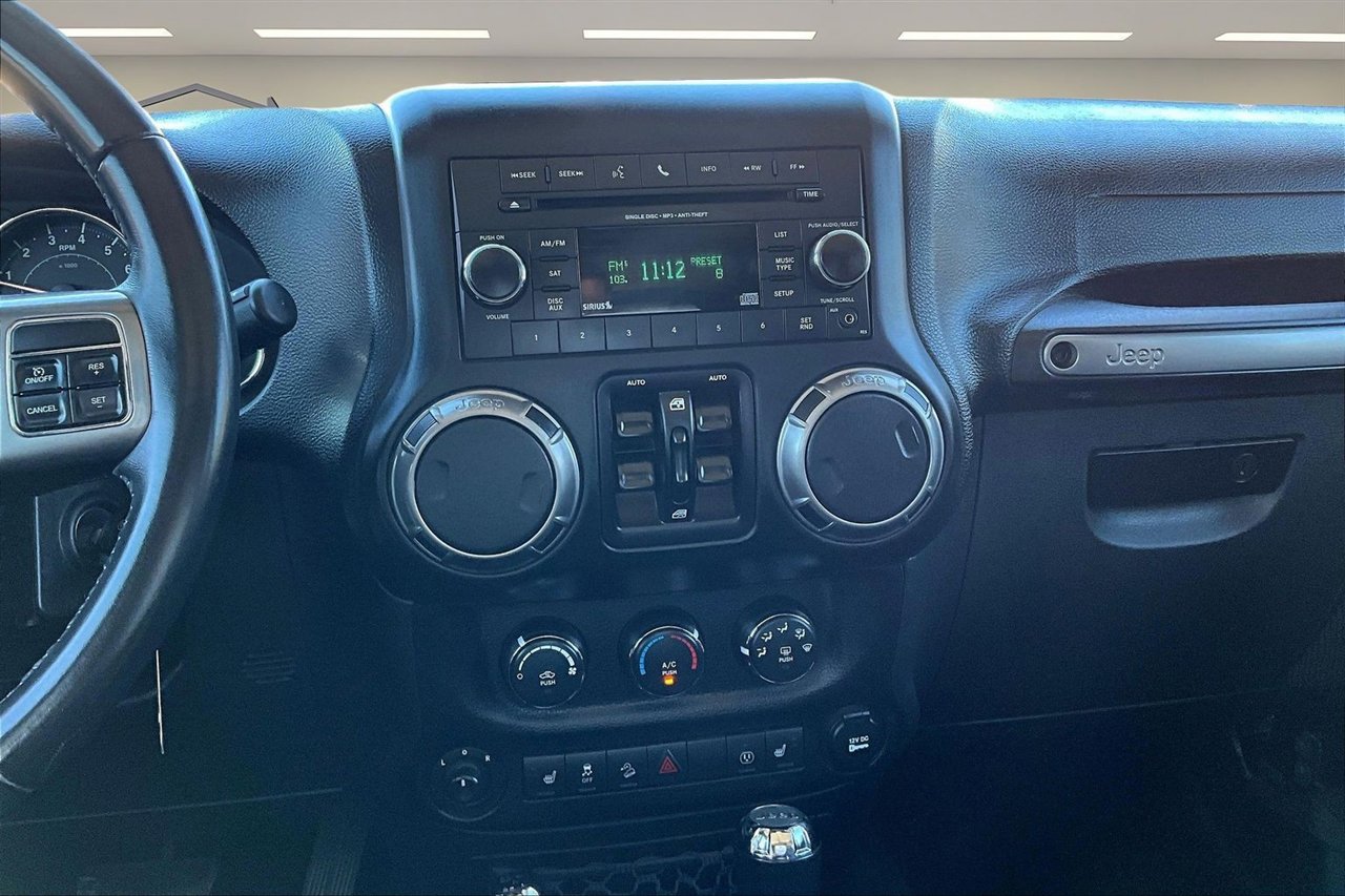 Used 2018 Jeep Wrangler Unlimited Sahara image 11