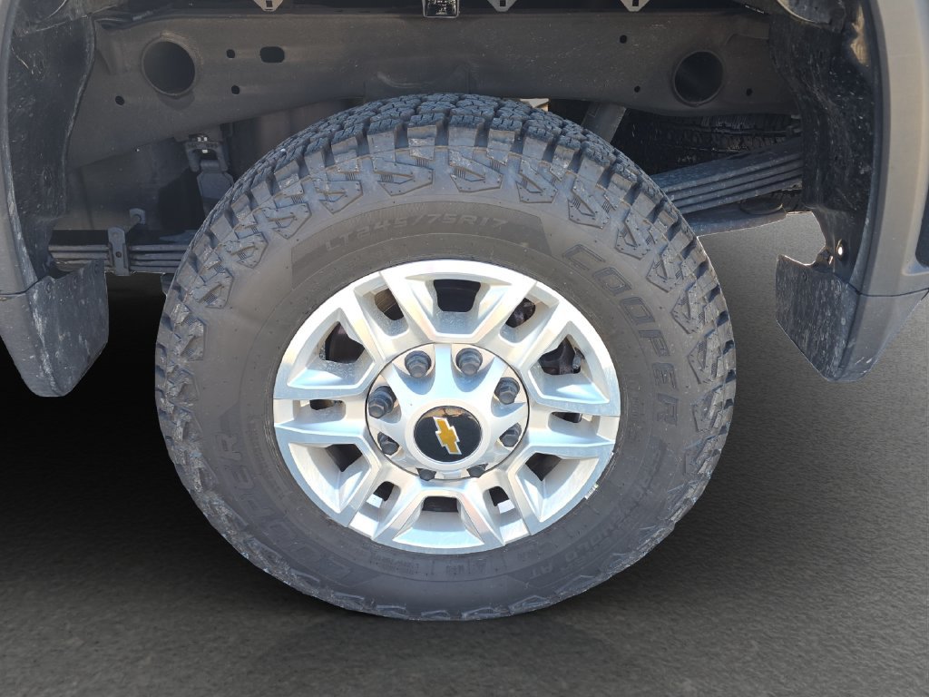 Used 2025 Chevrolet Silverado 2500 LT w/ Convenience Package AWD/4WD image 5