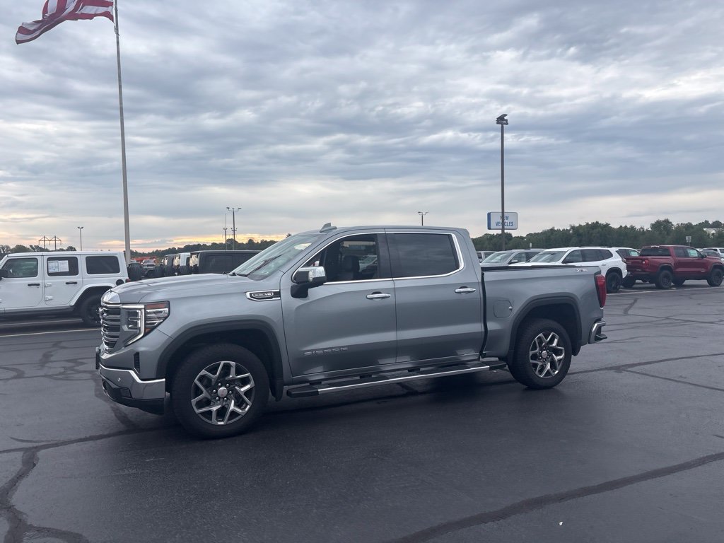 Used 2023 GMC Sierra 1500 SLT w/ SLT Premium Plus Package AWD/4WD image 3