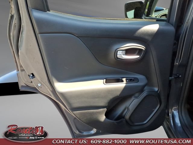 Used 2023 Jeep Renegade Latitude AWD/4WD image 20