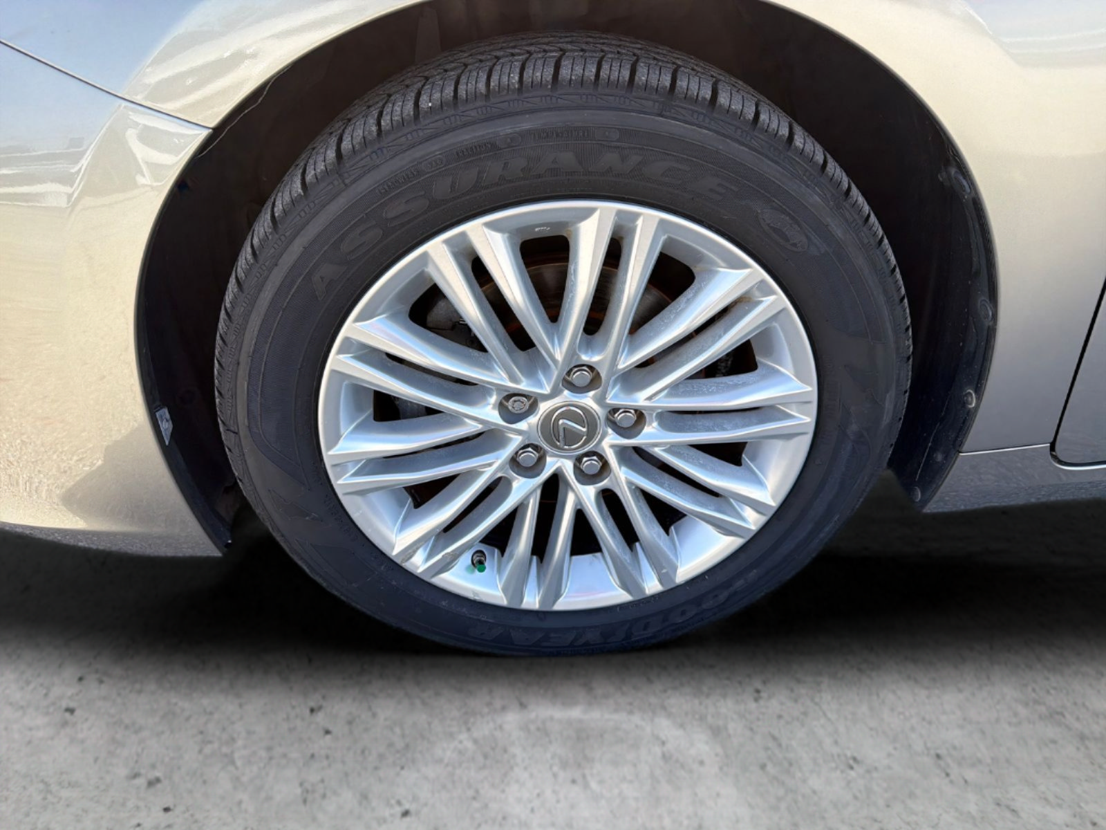 Used 2015 Lexus ES 350 w/ Luxury Package FWD image 9