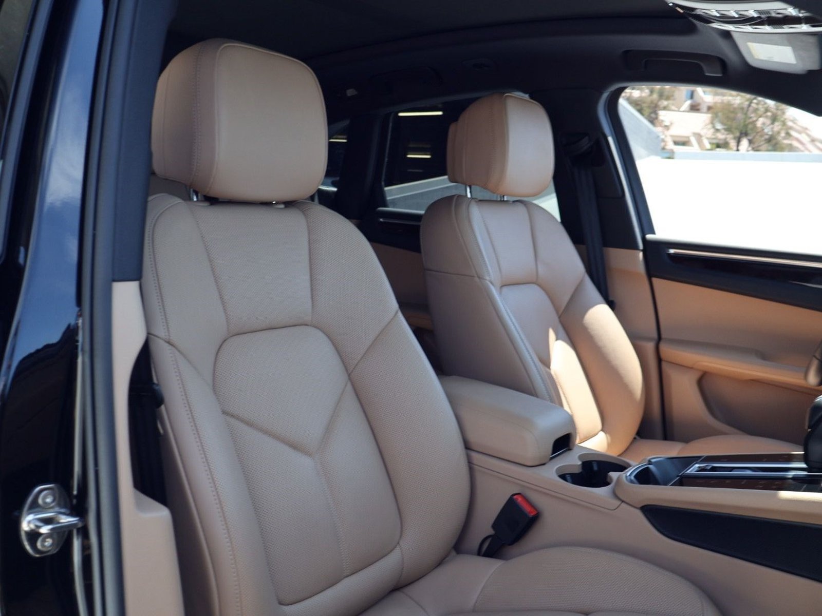 Certified 2026 Porsche Macan AWD/4WD image 24