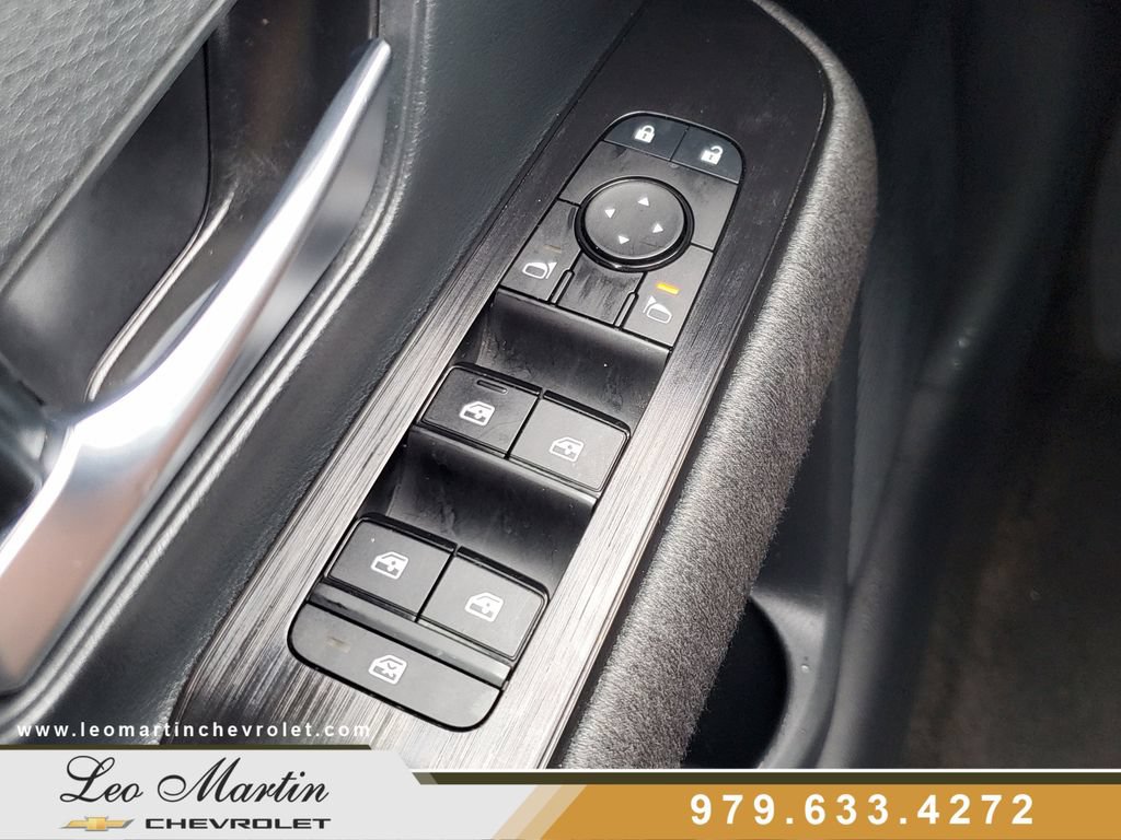 Used 2025 Nissan Kicks SV FWD image 28