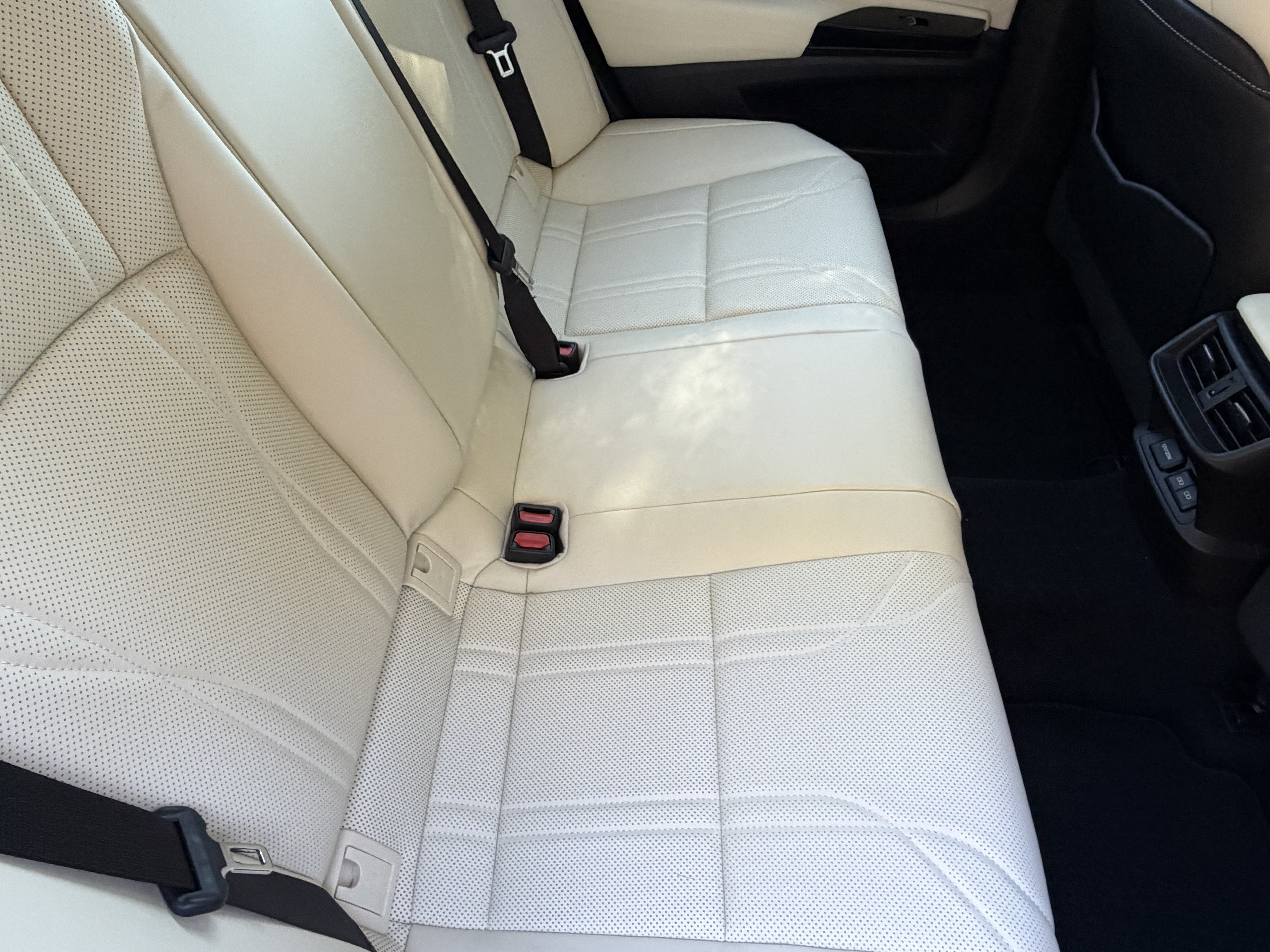 Used 2022 Lexus ES 300h Ultra Luxury FWD image 39