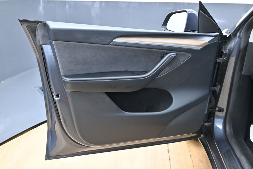 Used 2023 Tesla Model Y Long Range AWD/4WD image 48