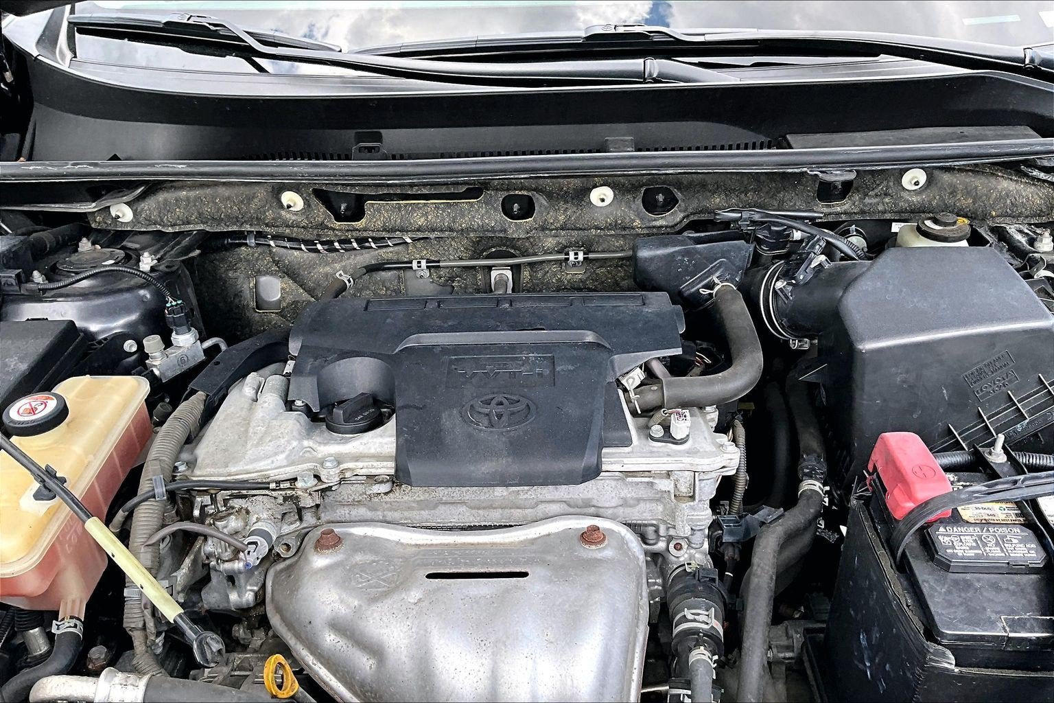 Used 2018 Toyota RAV4 LE w/ All Weather Liner Package AWD/4WD image 10