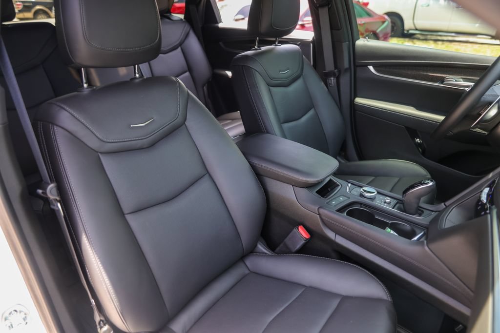 Used 2026 Cadillac XT5 Sportv w/ LPO, Onyx Lite Package AWD/4WD image 32