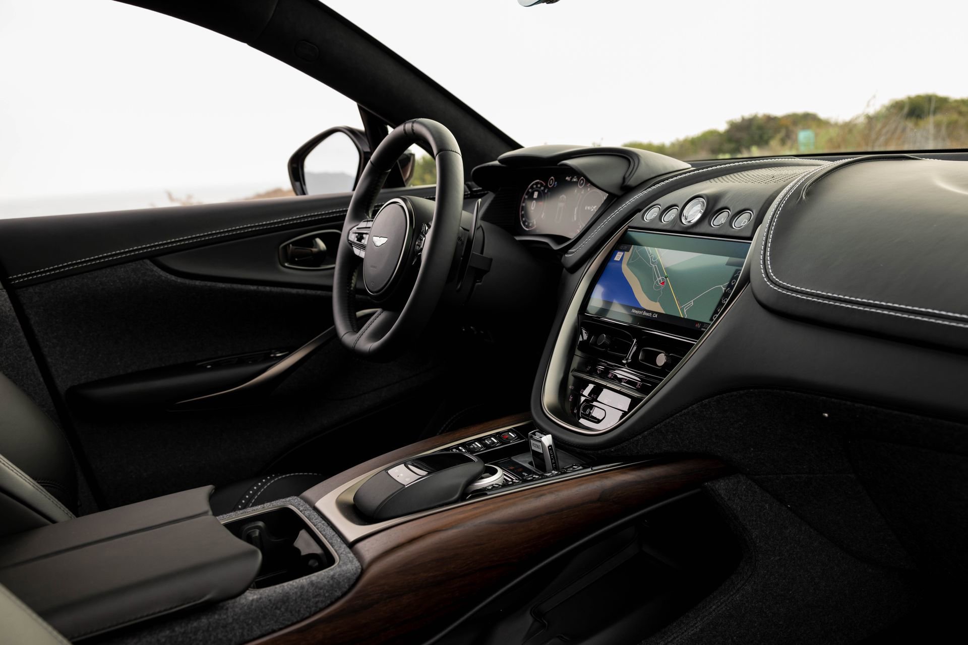 Used 2021 Aston Martin DBX AWD/4WD image 14