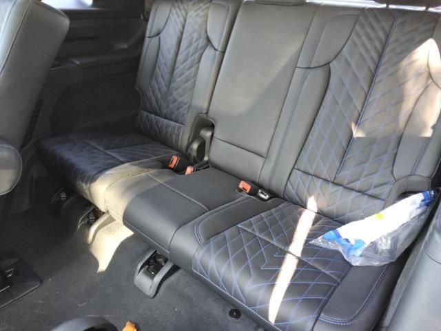 Used 2025 Cadillac Escalade IQ Sport 1 w/ LPO, ONYX Package AWD/4WD image 4