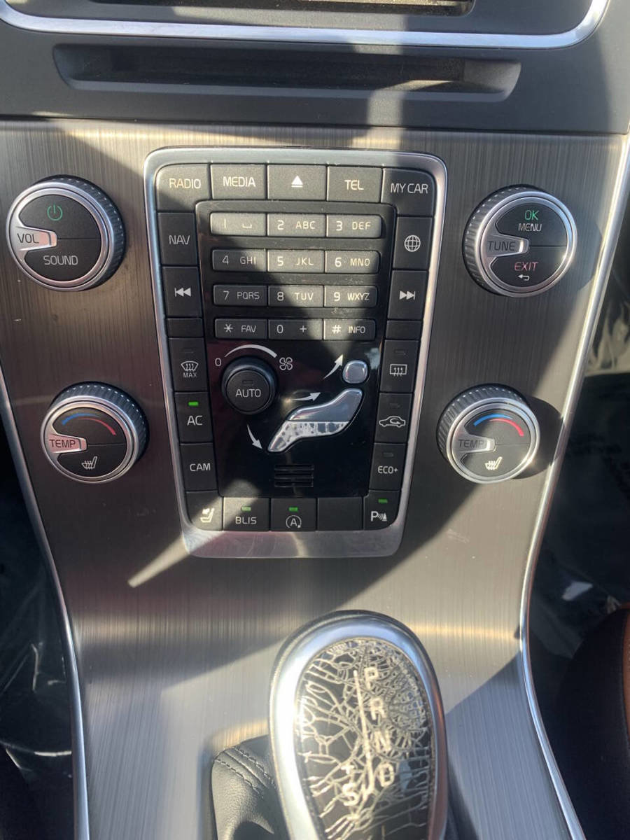 Used 2016 Volvo V60 T5 Premier w/ Convenience Package image 21