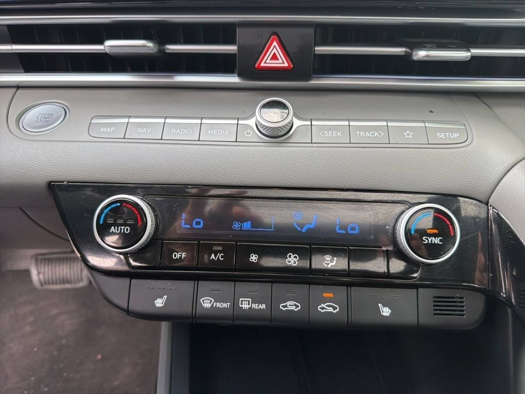 Used 2025 Hyundai Elantra SEL FWD image 20