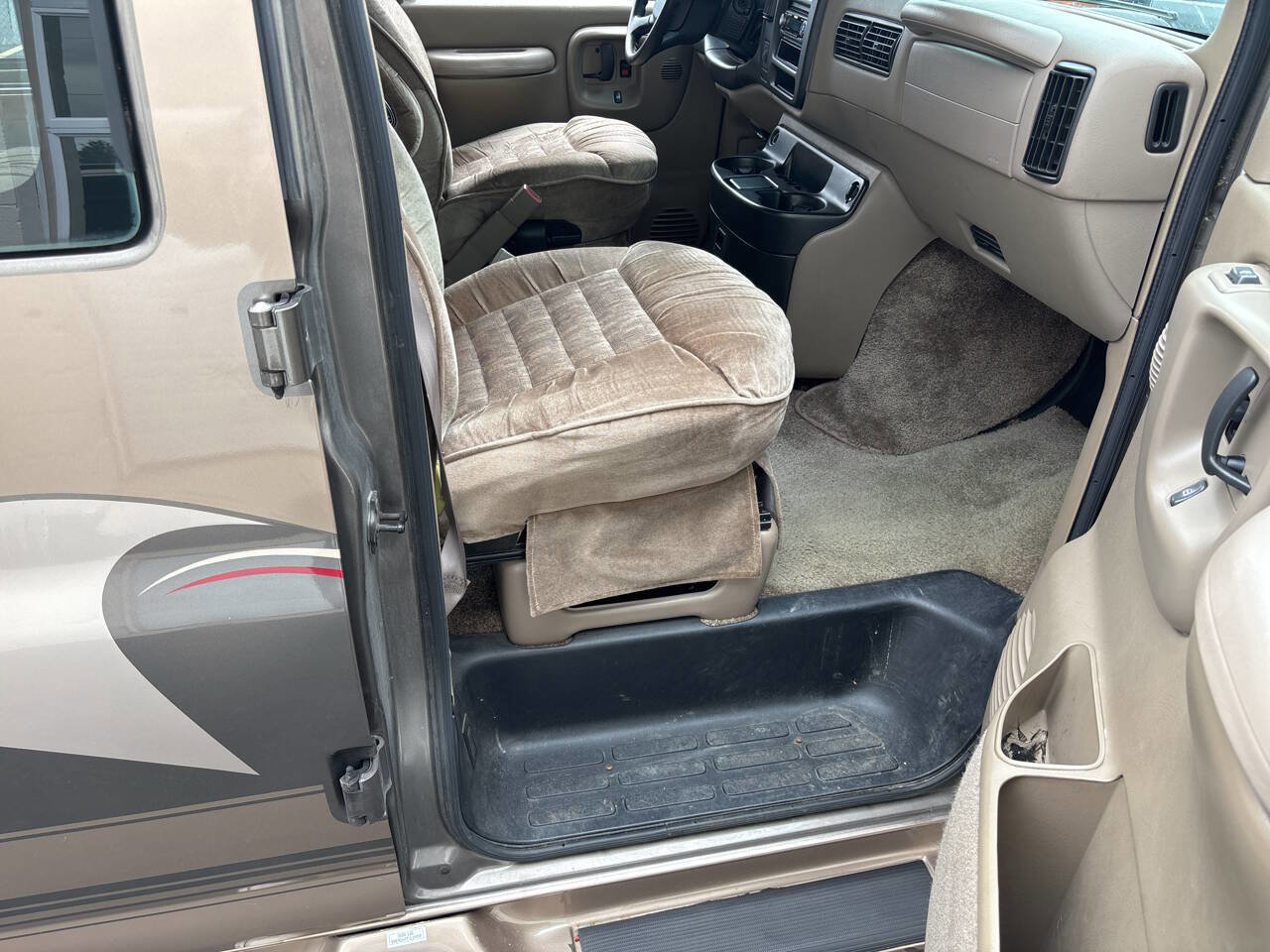 Used 2001 Chevrolet Express 1500 RWD image 20