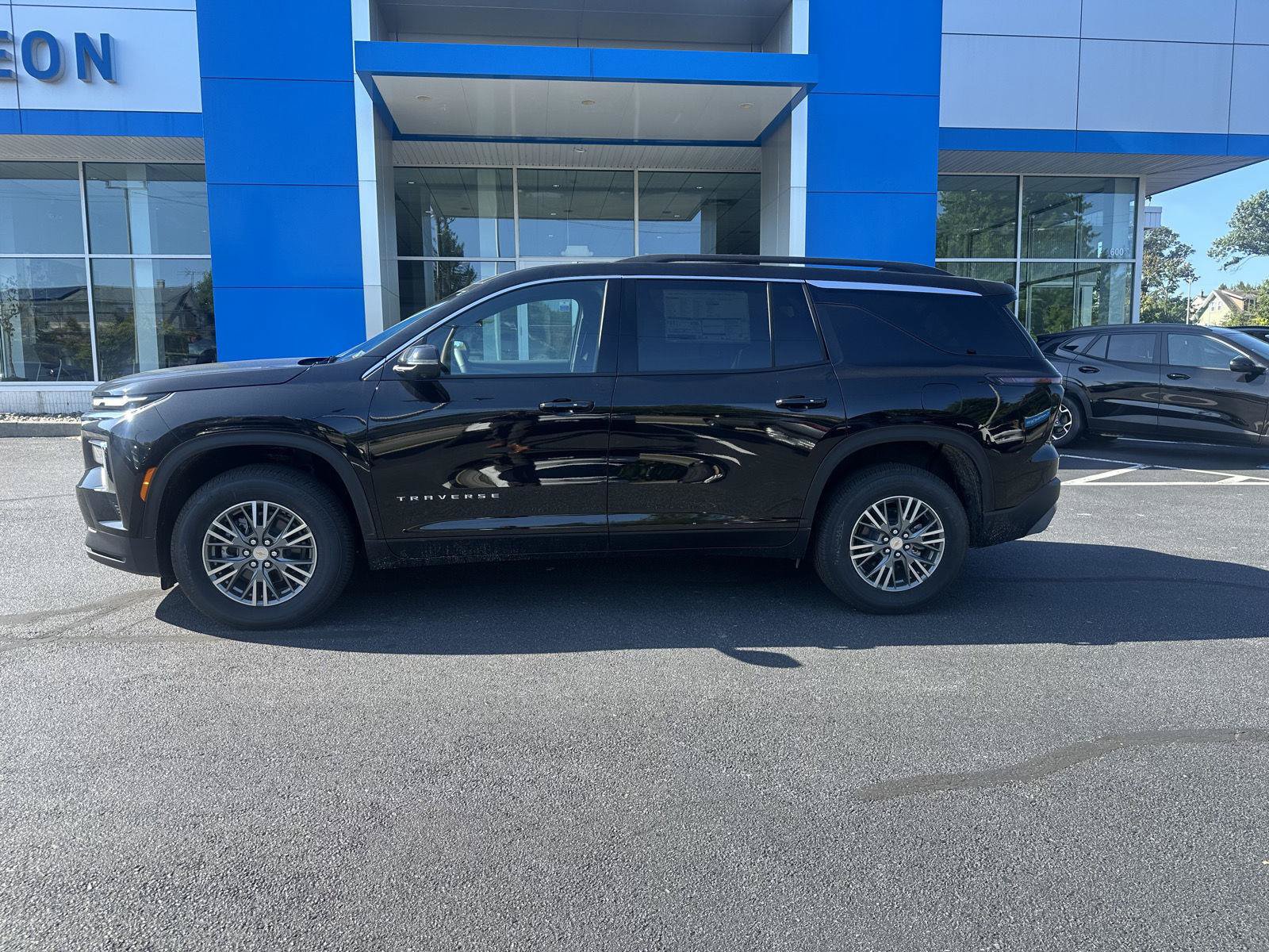 New 2027 Chevrolet Traverse LT w/ Driver Confidence Package AWD/4WD image 4