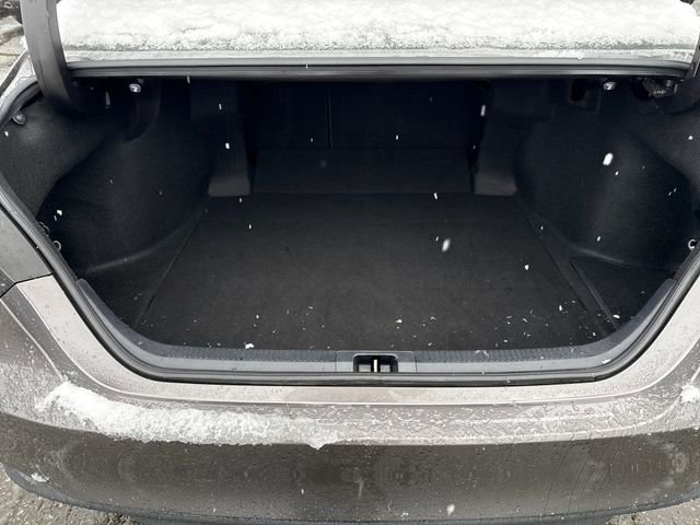 Used 2020 Toyota Camry LE image 15