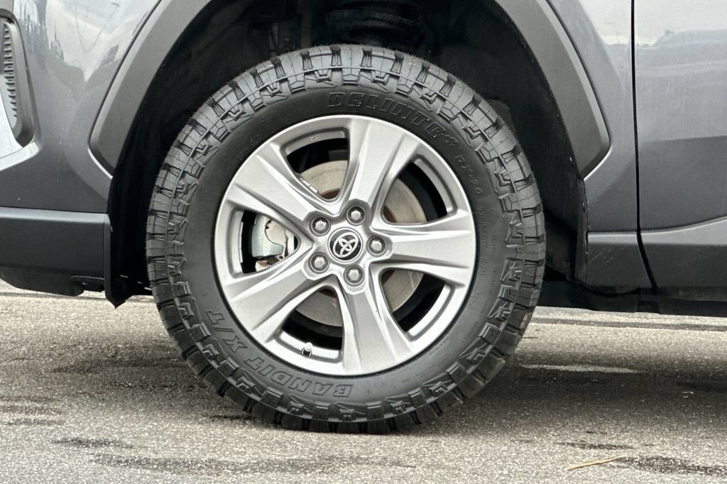 Used 2025 Toyota RAV4 XLE AWD/4WD image 29