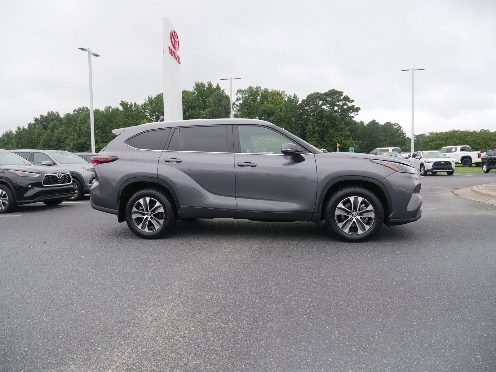 Used 2024 Toyota Highlander XLE