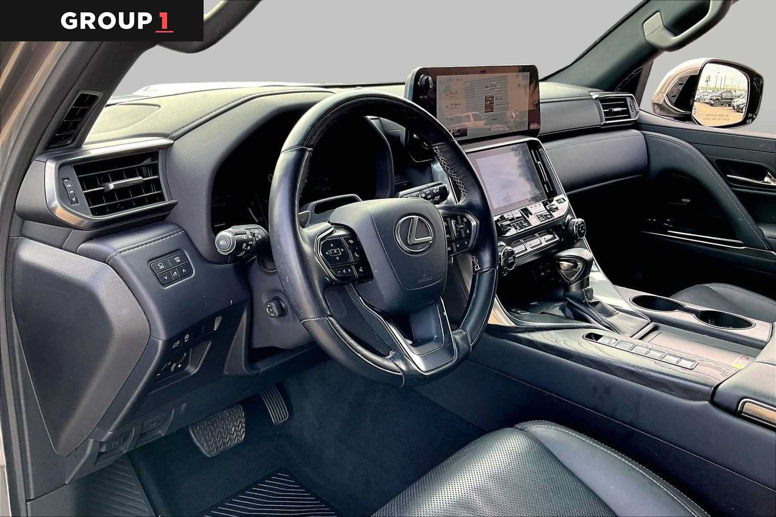 Used 2025 Lexus LX 600 4WD w/ Accessory Package (2T) image 15