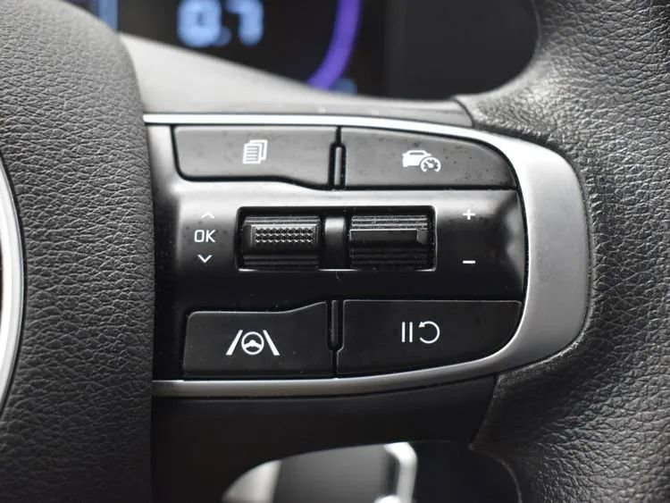 Used 2025 Kia Sportage LX image 23