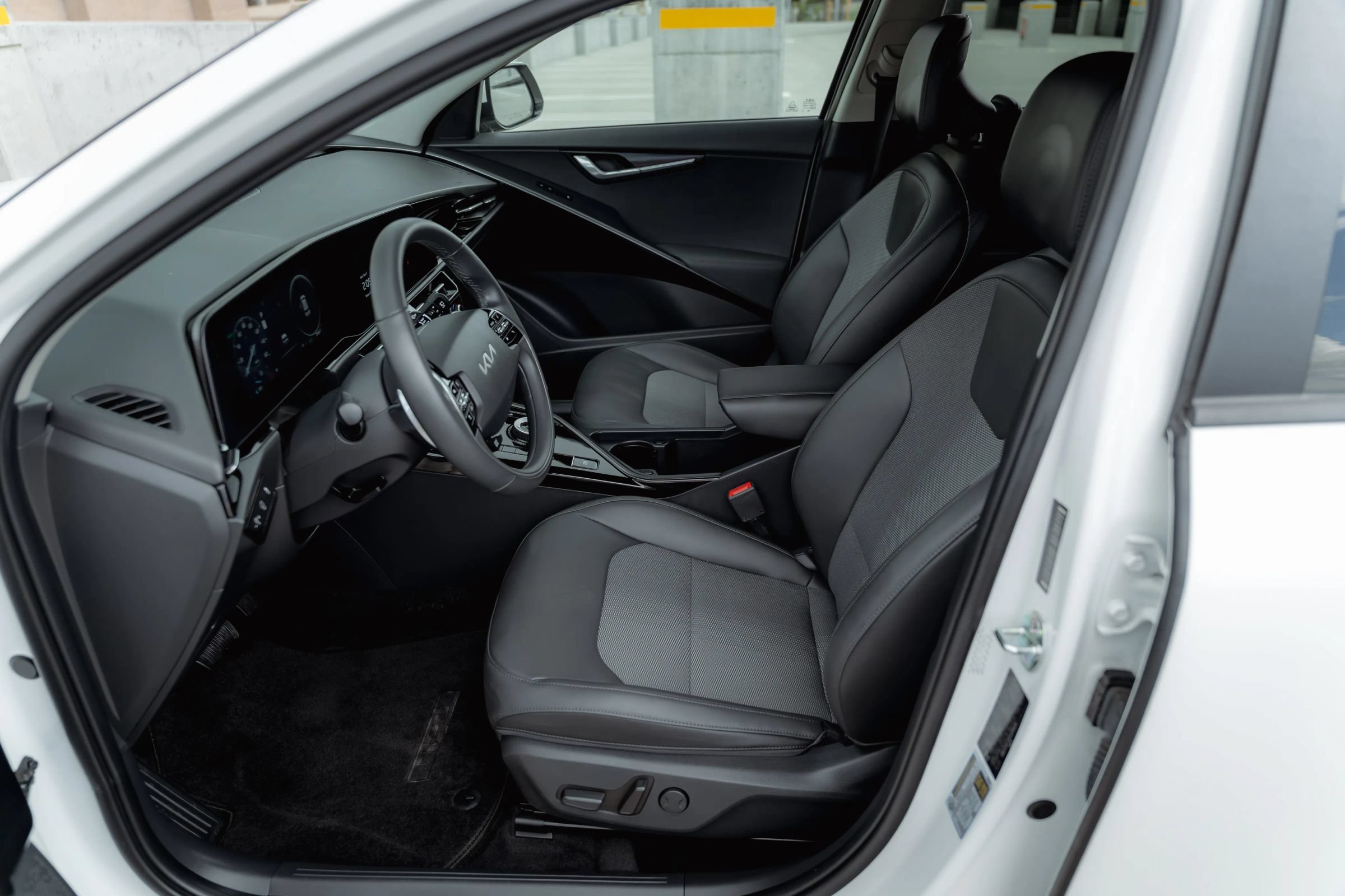 Used 2023 Kia Niro Wind FWD image 39