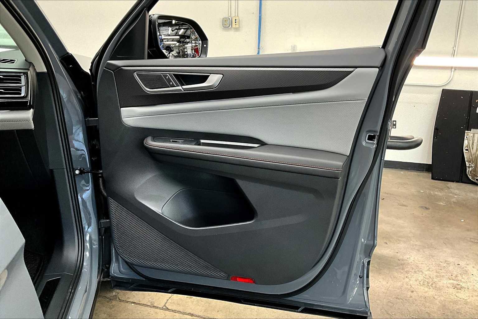 New 2026 Volkswagen Atlas Peak Edition image 30