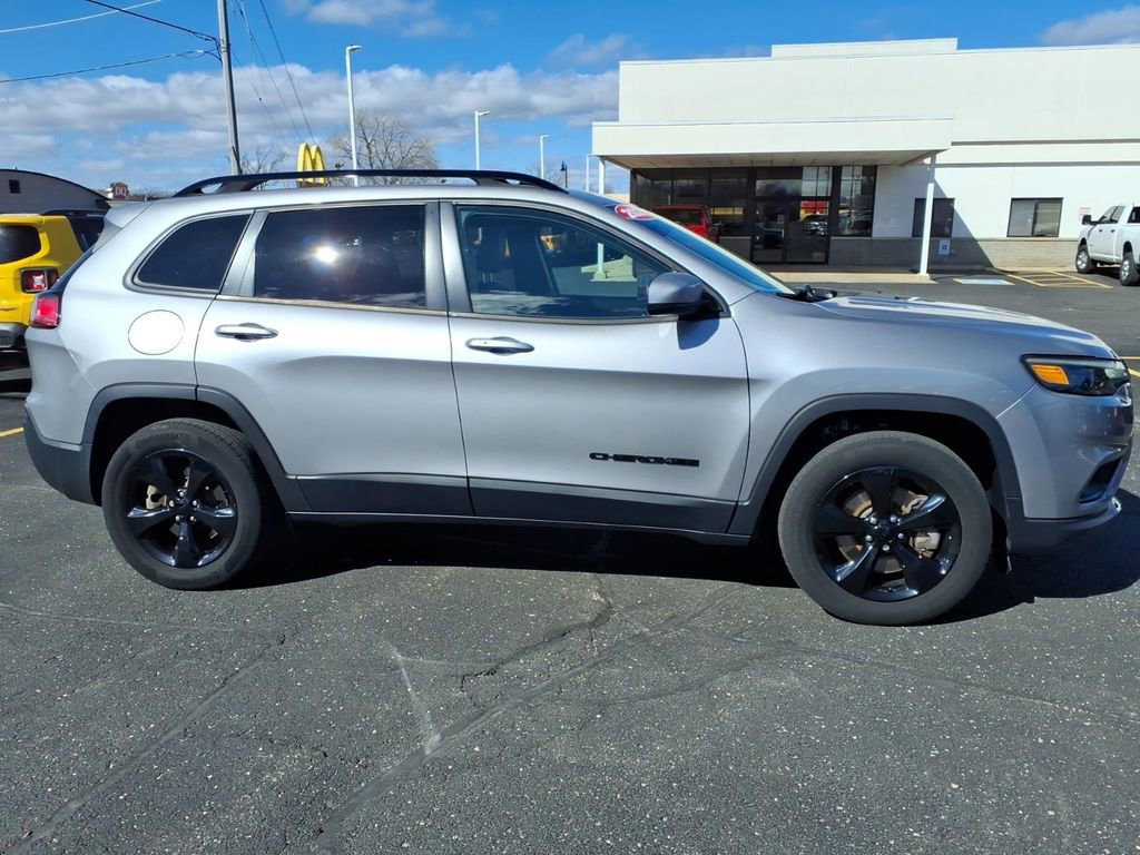 Used 2020 Jeep Cherokee Latitude Plus image 2