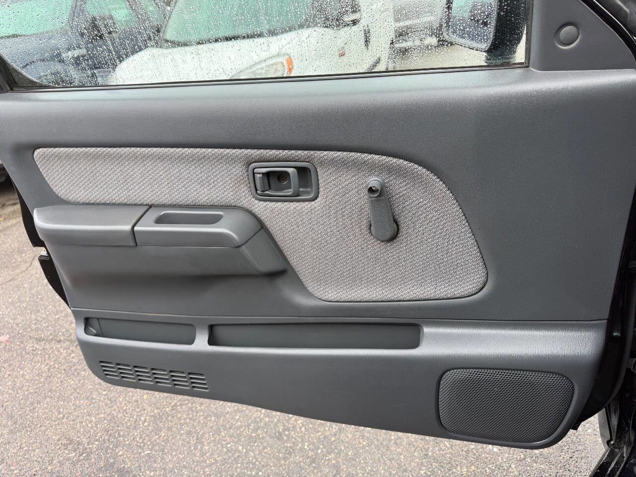 Used 2001 Nissan Frontier XE image 19