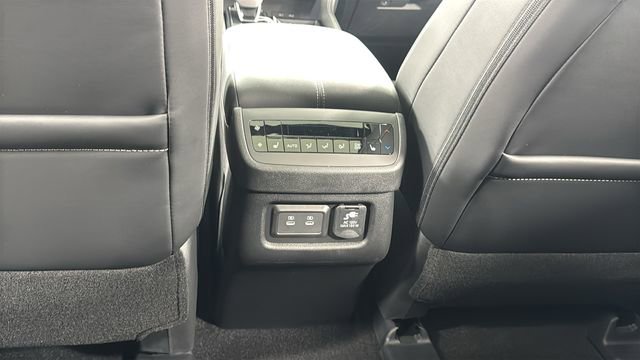 New 2026 Nissan Pathfinder Platinum image 38