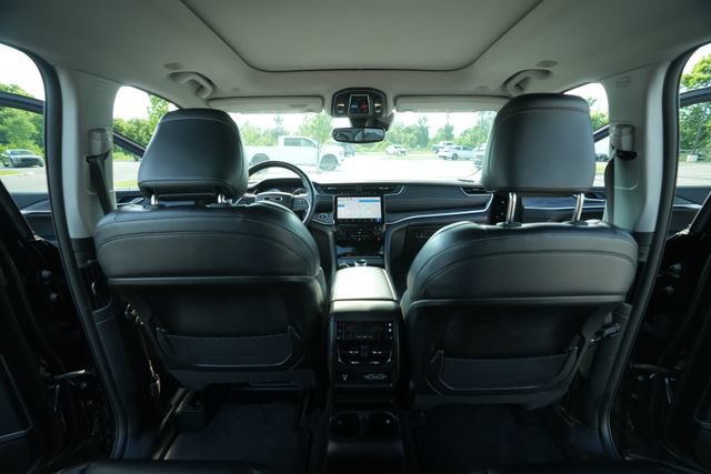 Used 2022 Jeep Grand Cherokee L Limited AWD/4WD image 27