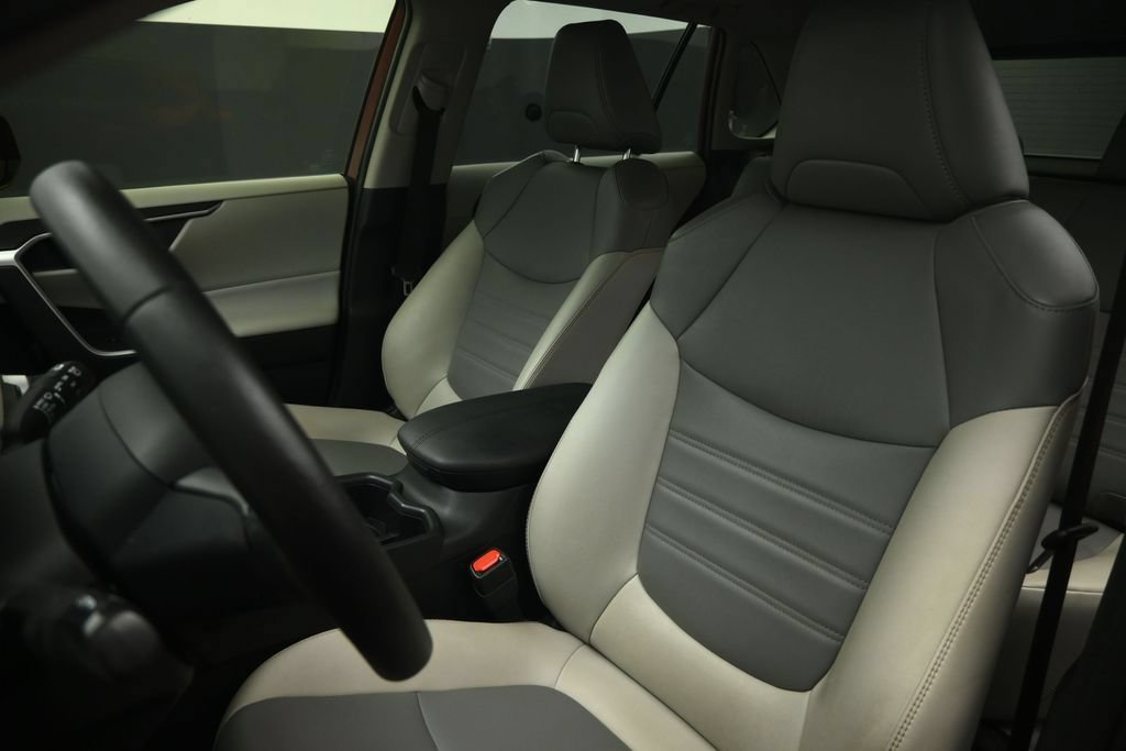 Used 2022 Toyota RAV4 XLE Premium FWD image 44
