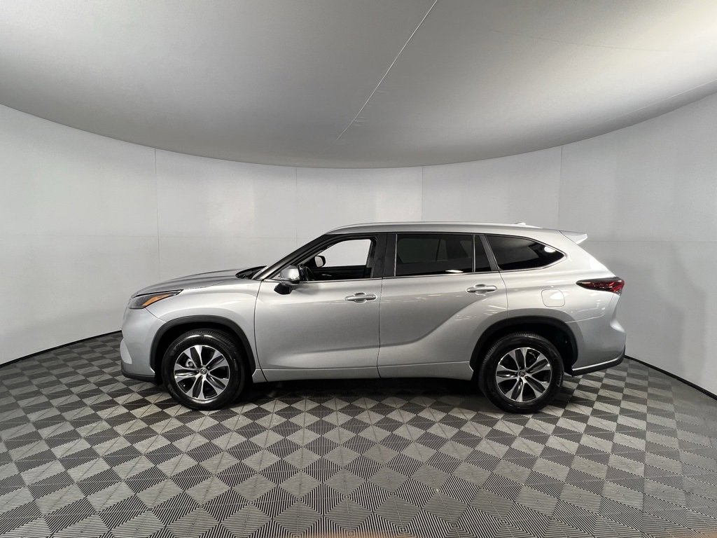 Used 2025 Toyota Highlander XLE image 10