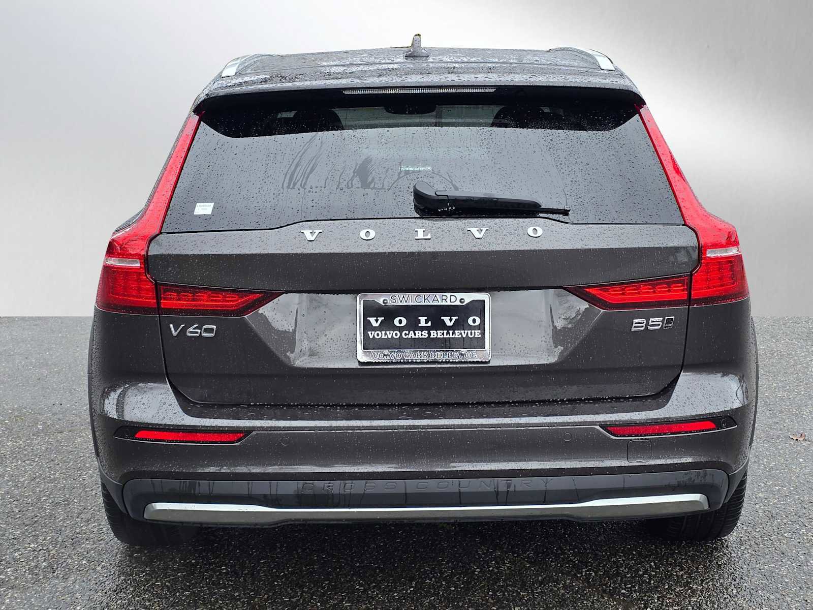 Certified 2025 Volvo V60 B5 Cross Country Plus AWD/4WD image 5
