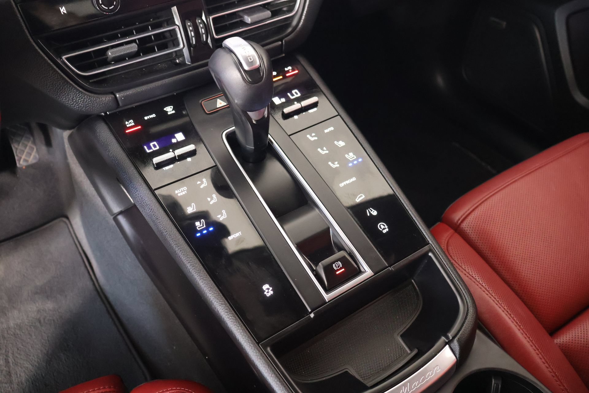 Used 2022 Porsche Macan AWD/4WD image 8