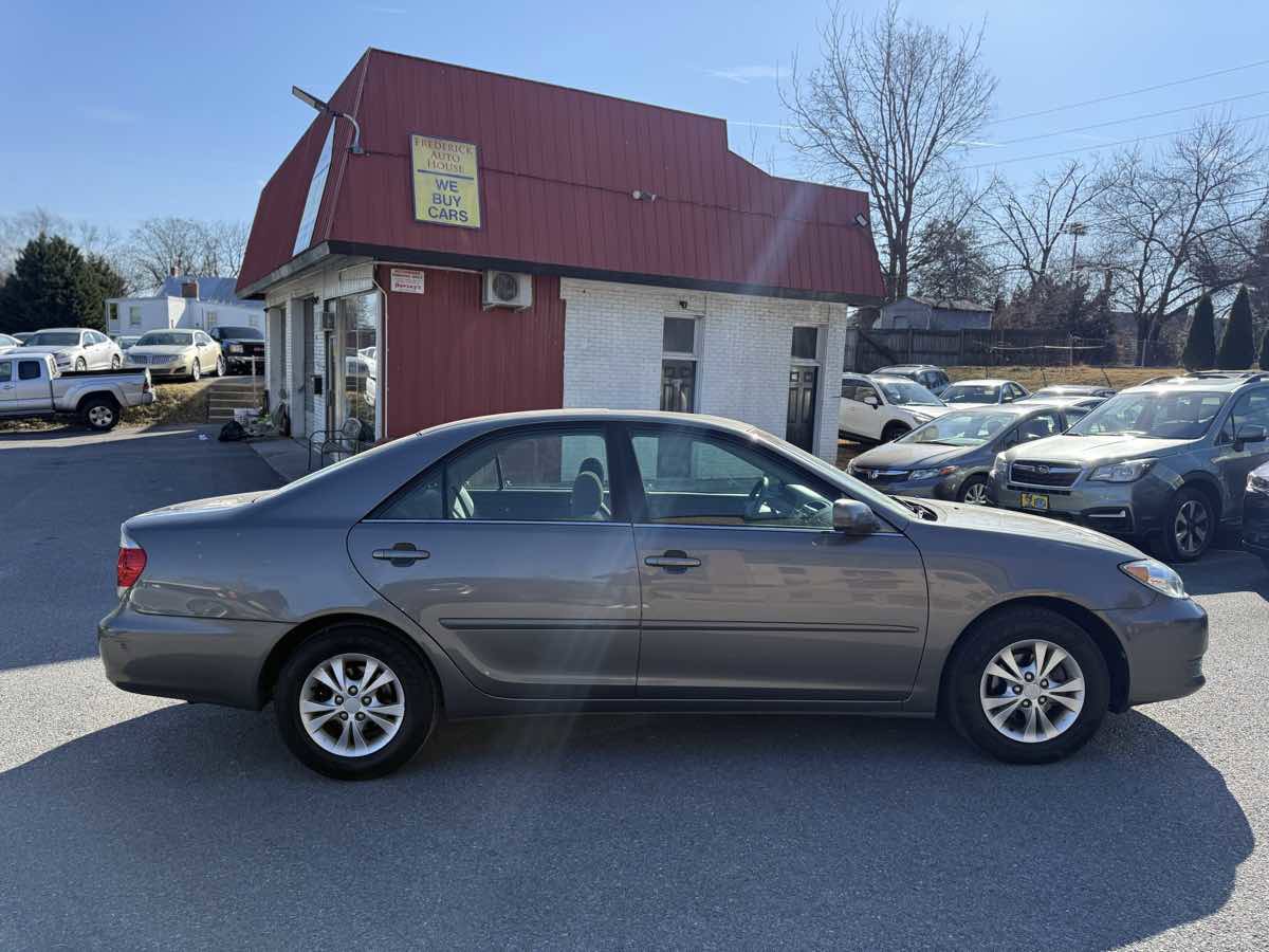 Used 2005 Toyota Camry LE image 8