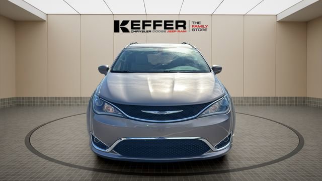 Certified 2017 Chrysler Pacifica Touring-L image 9