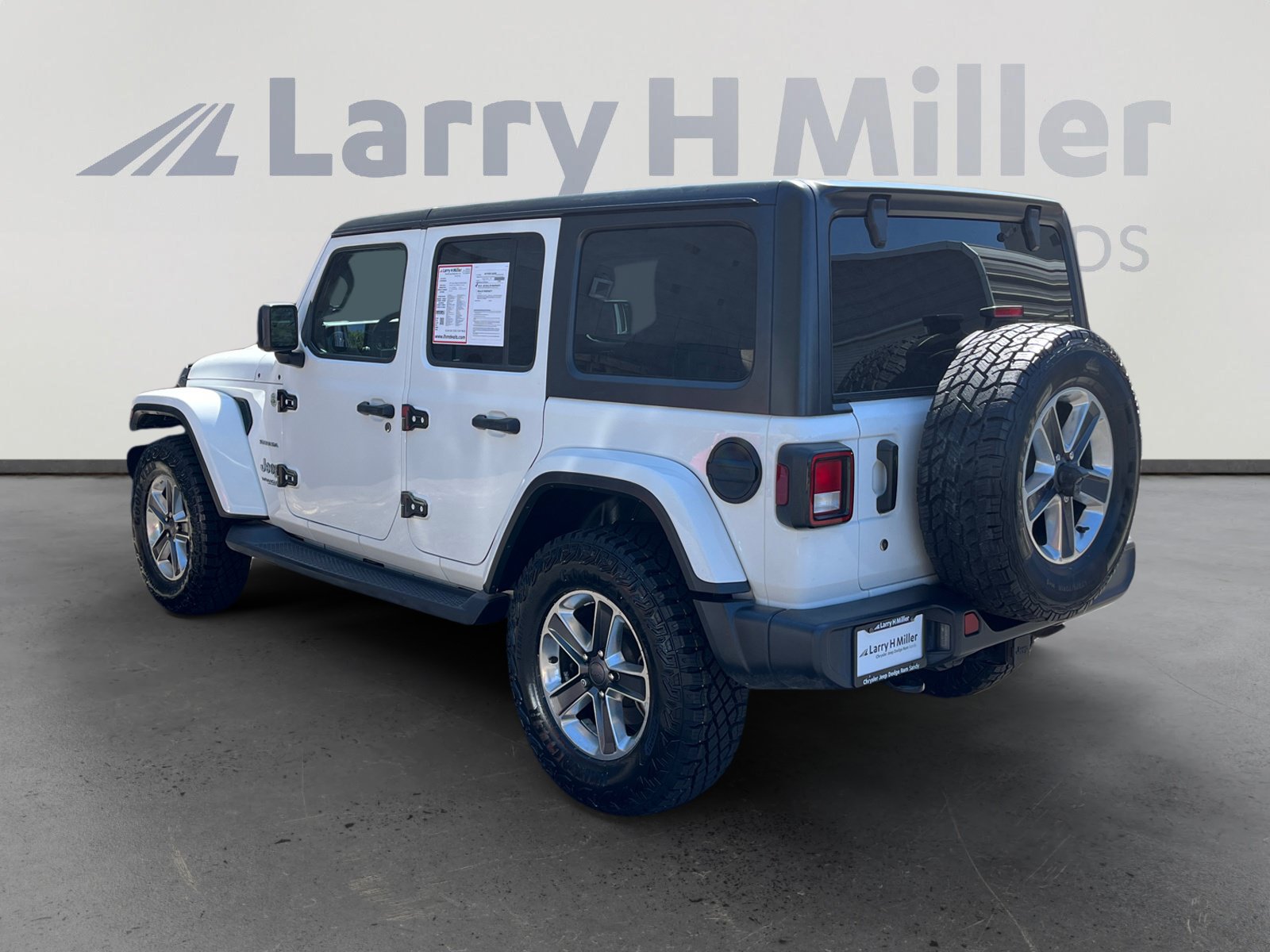 Used 2018 Jeep Wrangler Unlimited Sahara AWD/4WD image 3