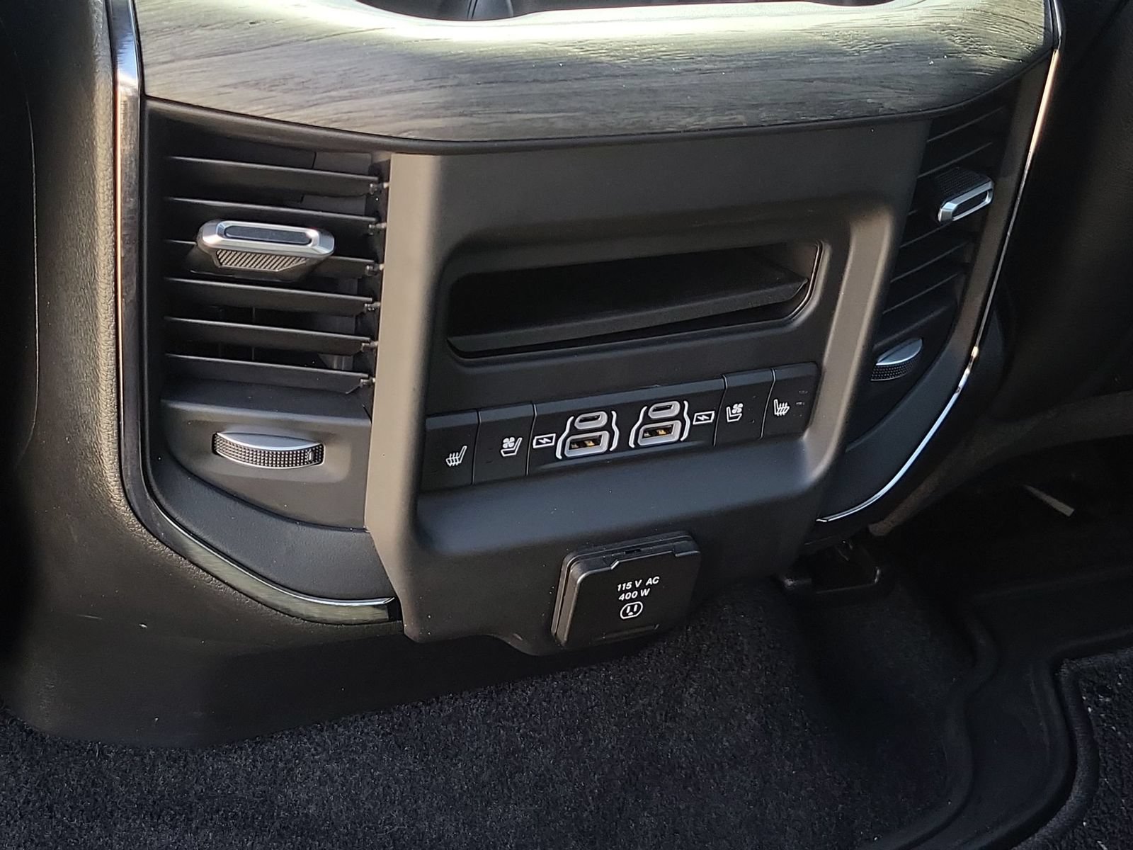 Used 2025 RAM 1500 Limited AWD/4WD image 22