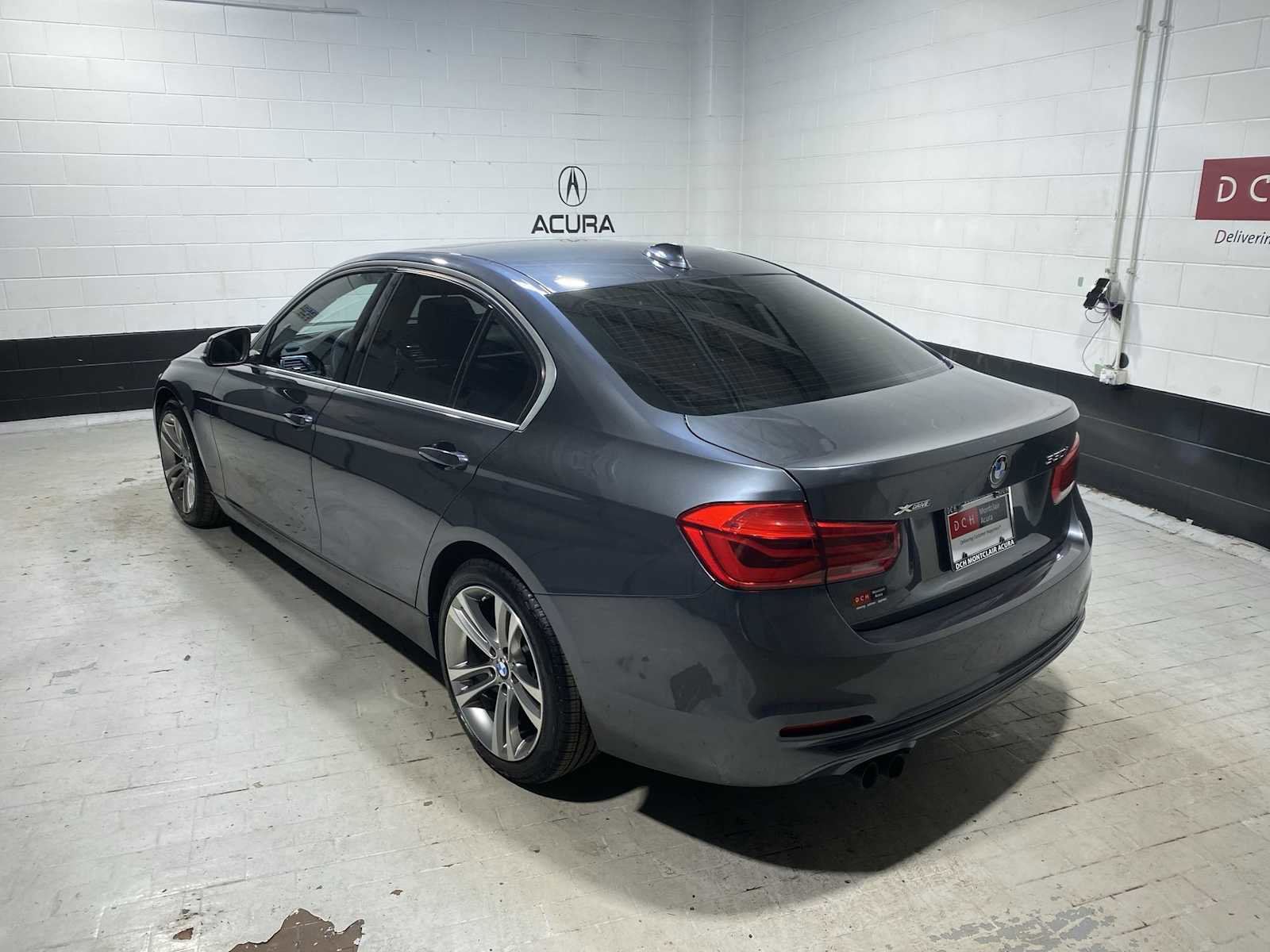 Used 2018 BMW 330i xDrive Sedan image 4