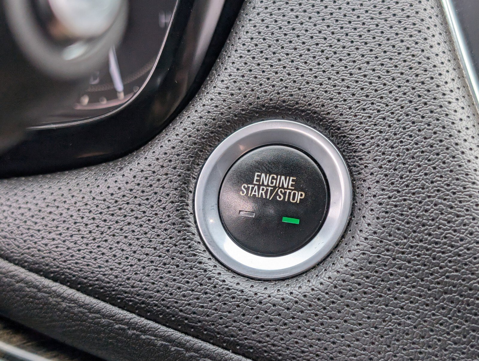 Used 2018 Cadillac XT5 FWD w/ LPO, Wheel Lock Package image 32