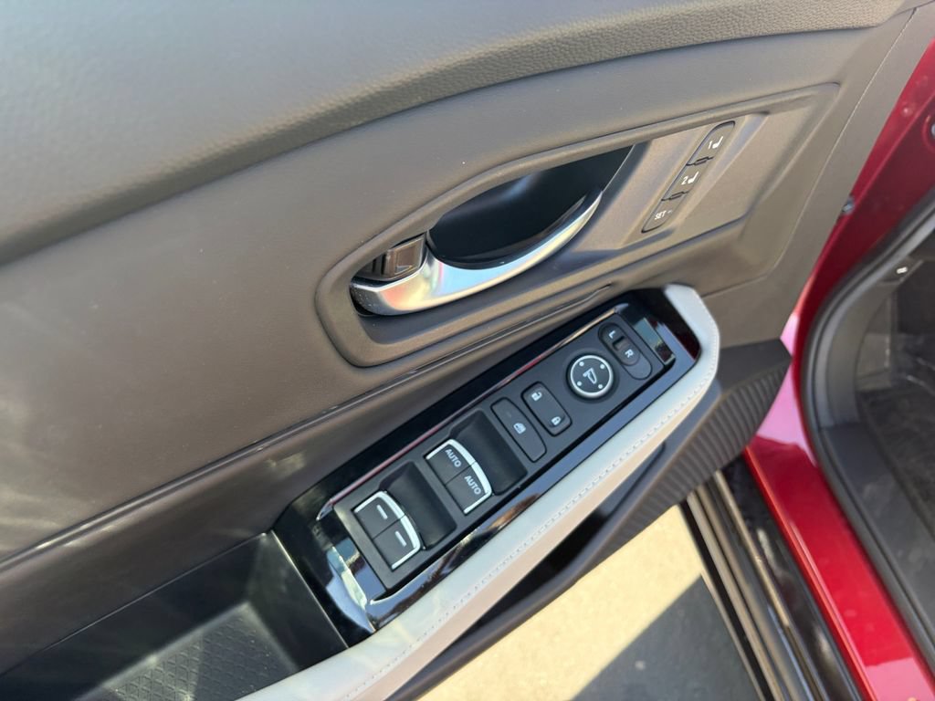 Used 2025 Honda Accord Touring image 11