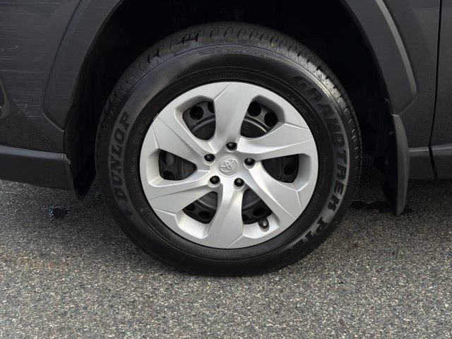 Used 2024 Toyota RAV4 LE AWD/4WD image 10