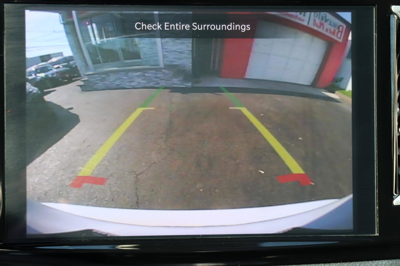 Used 2025 Chrysler Pacifica Limited FWD image 41