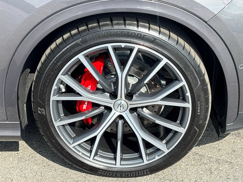 Used 2024 Maserati Grecale Trofeo AWD/4WD image 34