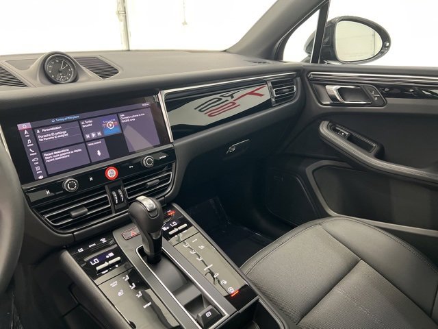 Used 2025 Porsche Macan T image 22