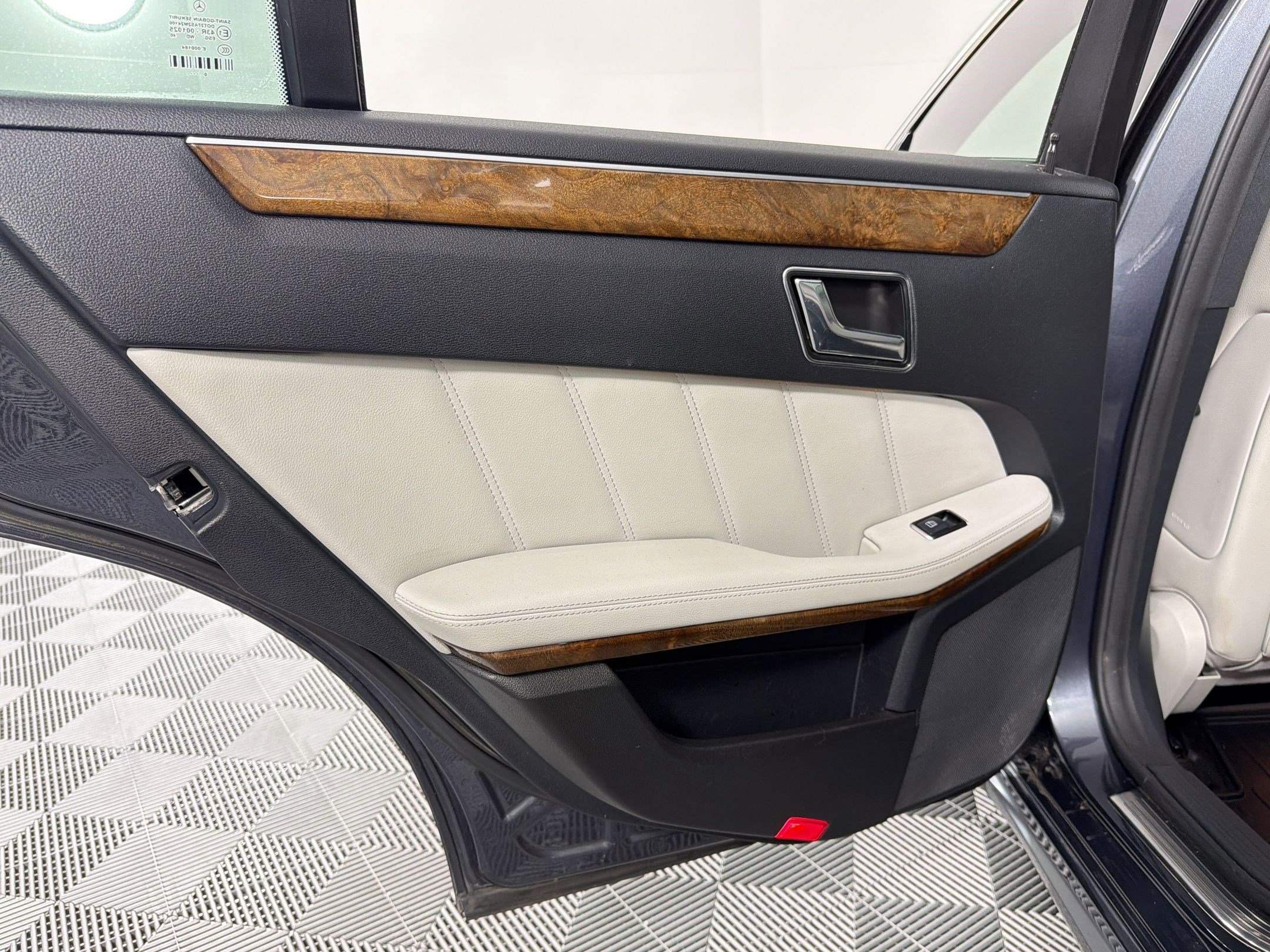 Used 2011 Mercedes-Benz E 350 BlueTEC Sedan image 18