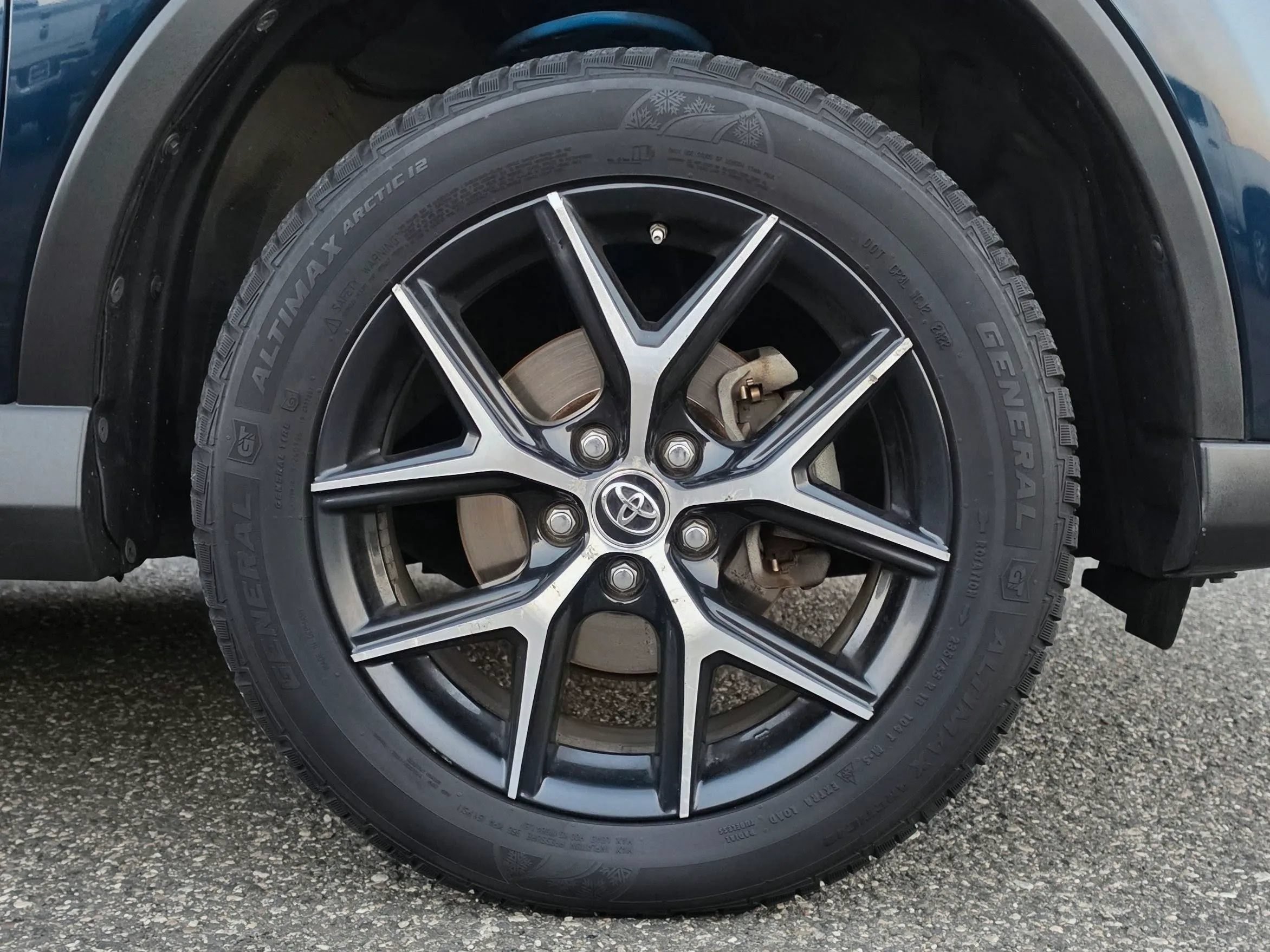 Used 2018 Toyota RAV4 SE FWD image 37